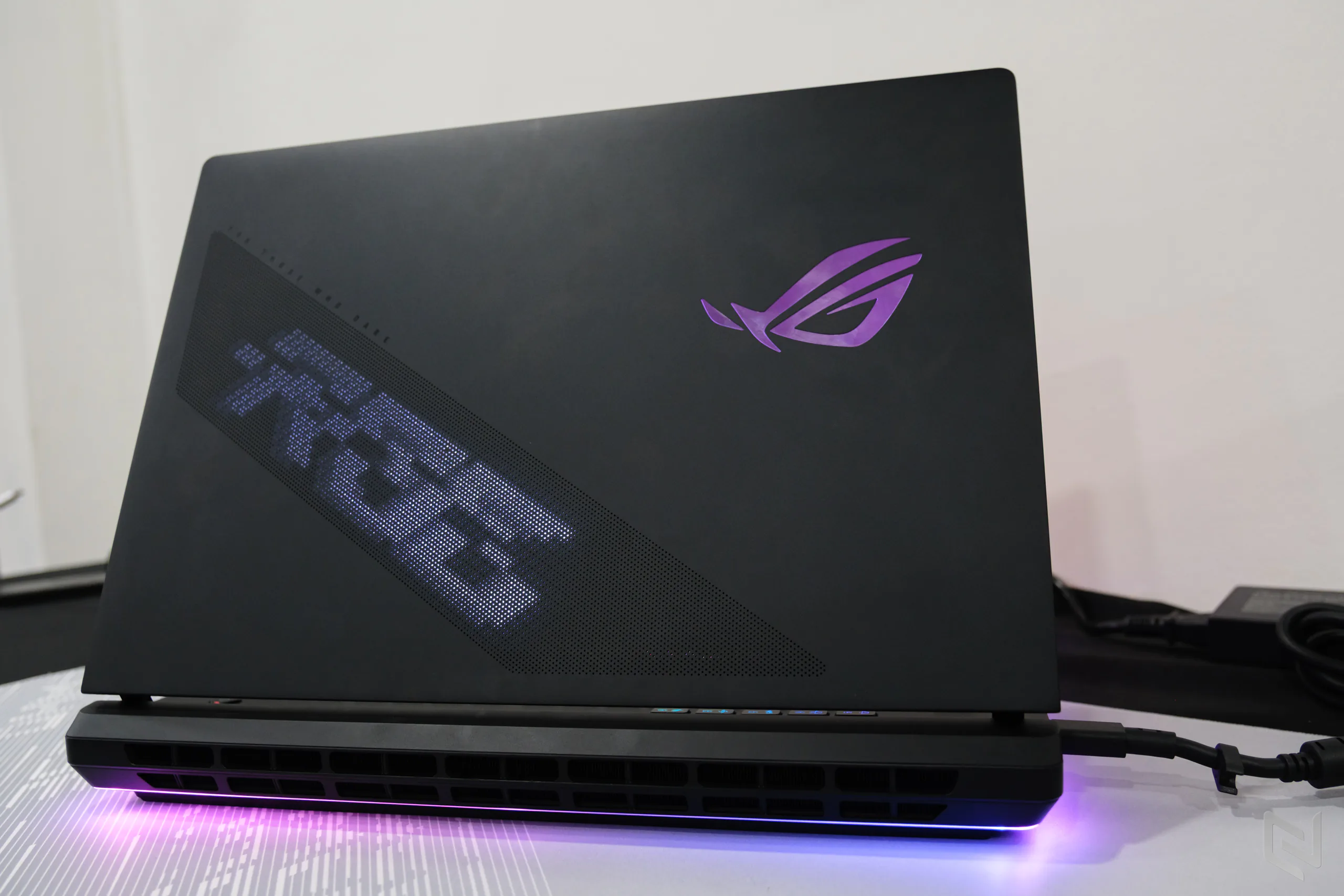 ROG Strix SCAR 18: laptop gaming 180 triệu dành cho ai?