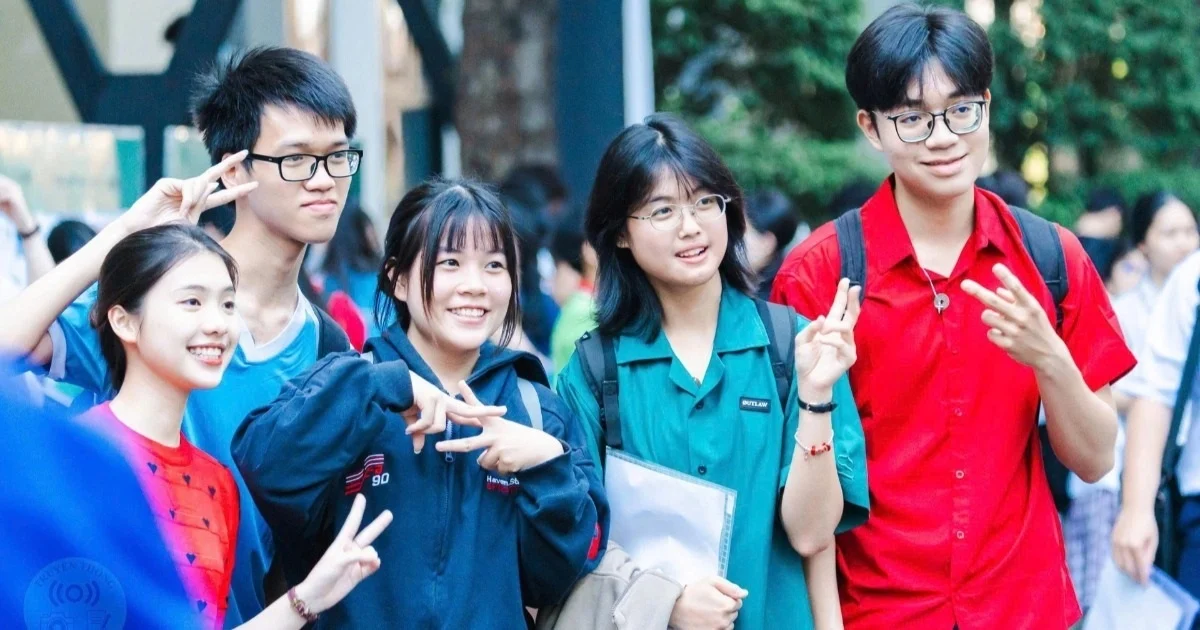 Điểm chuẩn đại học 2026 giảm sâu: Cơ hội và cái bẫy mới cho thí sinh