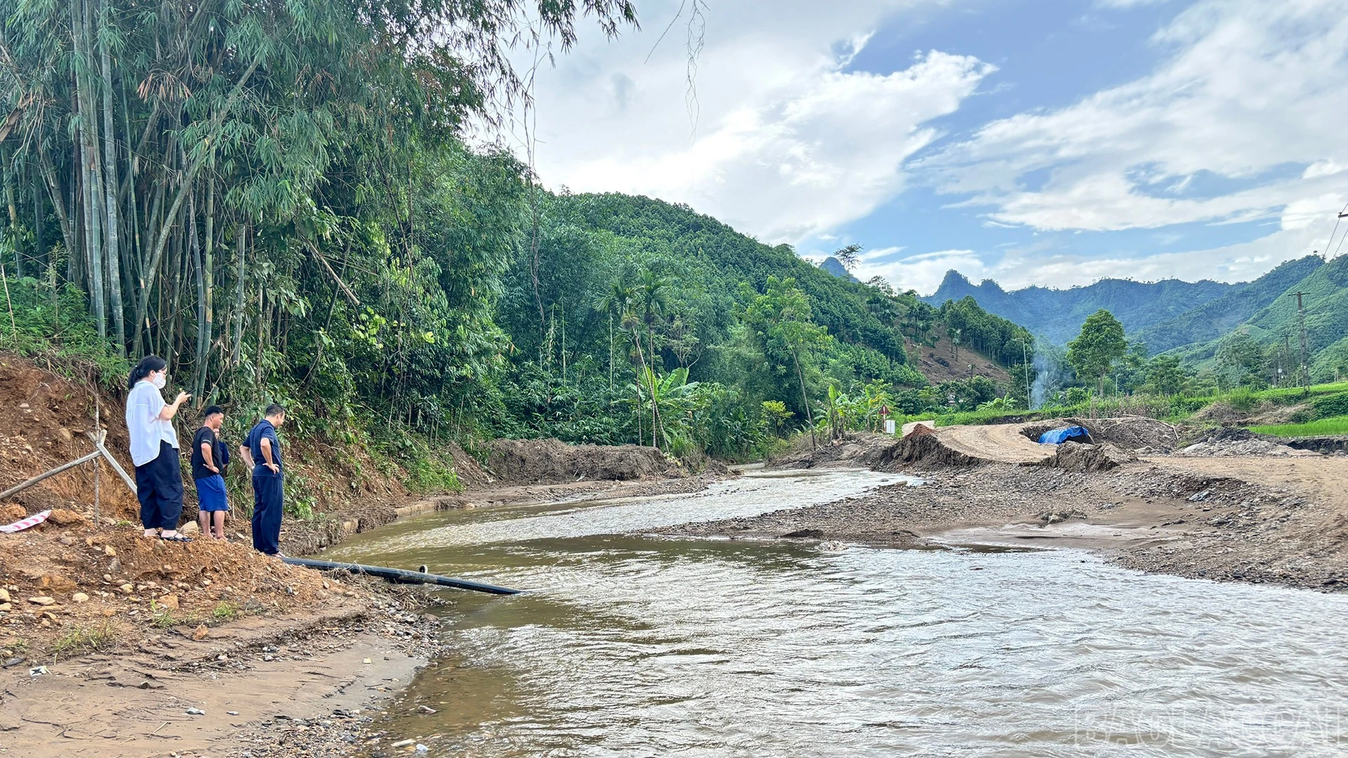 Phát hiện kho gốm cổ trong nồi đồng ở thôn Già Hạ