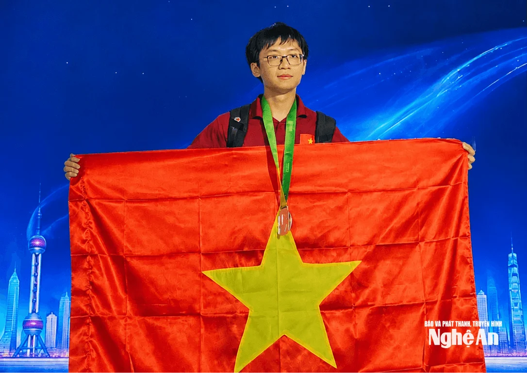 Từ học sinh chuyên Phan Bội Châu đến huy chương bạc Olympic Toán học châu Á: Hành trình chinh phục của Nguyễn Hoàng Phương