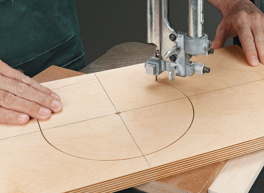Build an Adjustable Pull Saw Miter Box for Precise Cuts