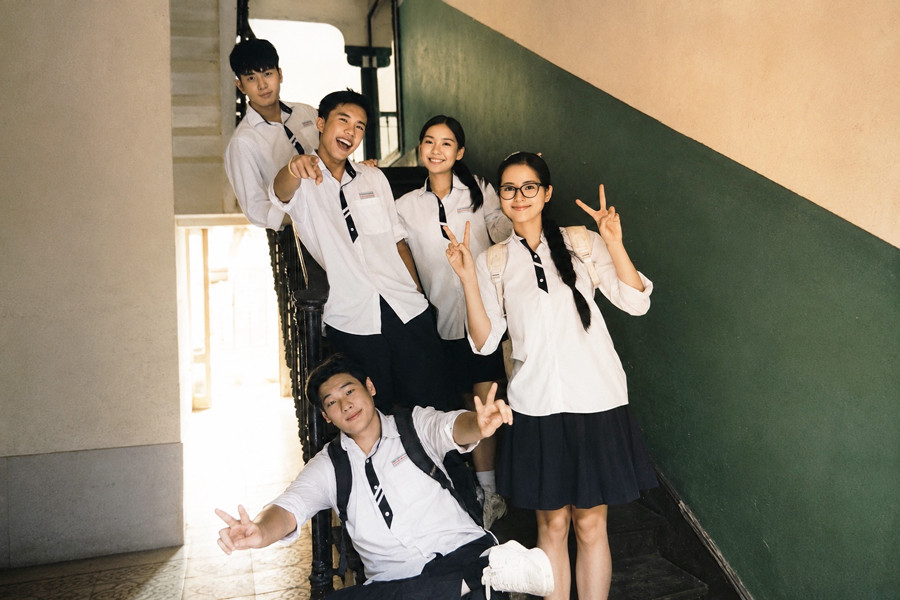 “Mùa hè năm ấy”: Thật đến mức gây sốc hay đang làm đúng việc của phim học đường?