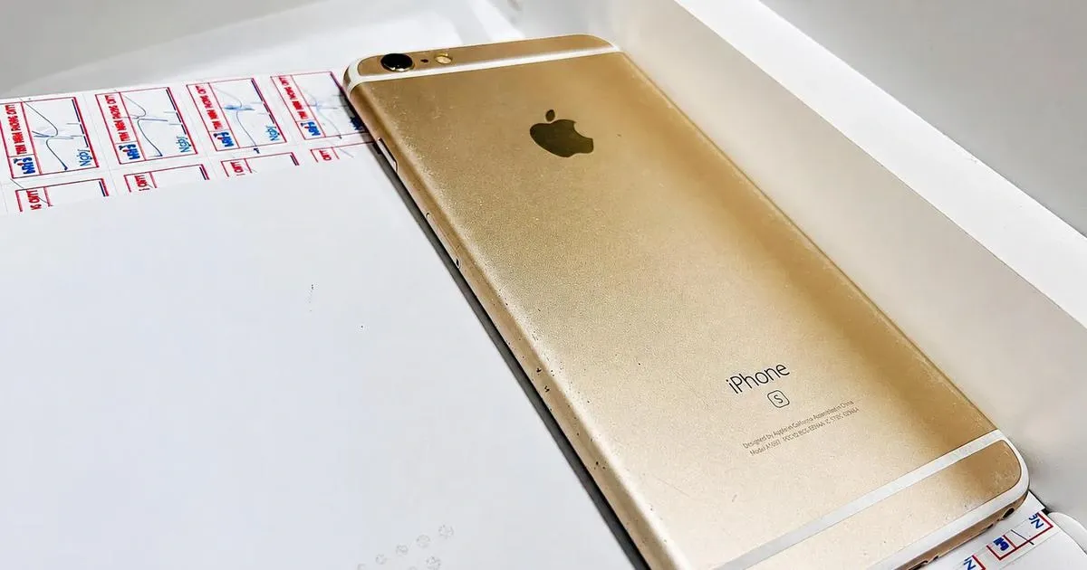 Cách bảo quản iPhone cũ trong tủ mà không làm hỏng pin