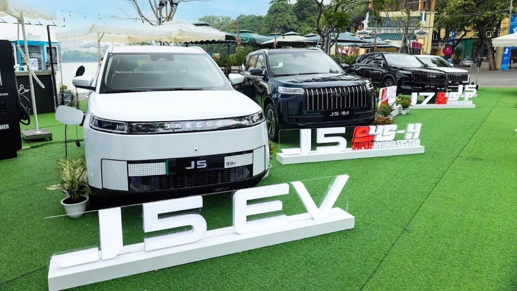 Loạt xe mới tháng 7: Từ xe điện đô thị đến SUV địa hình
