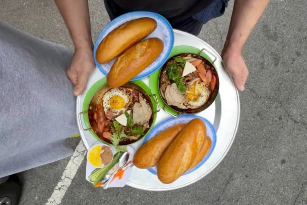 Đầu bếp Tây bỏ nhà hàng để bán bánh mì Việt