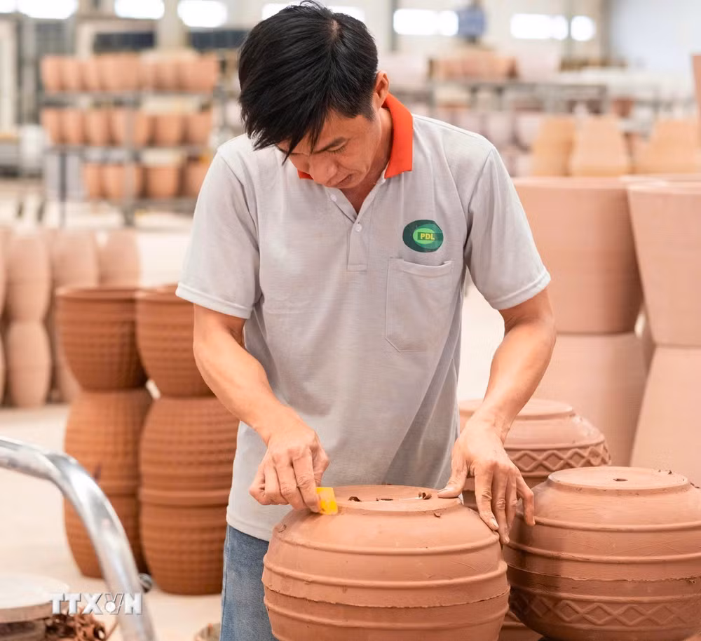 Gốm sứ Bình Dương trước bước ngoặt mạng lưới thủ công sáng tạo