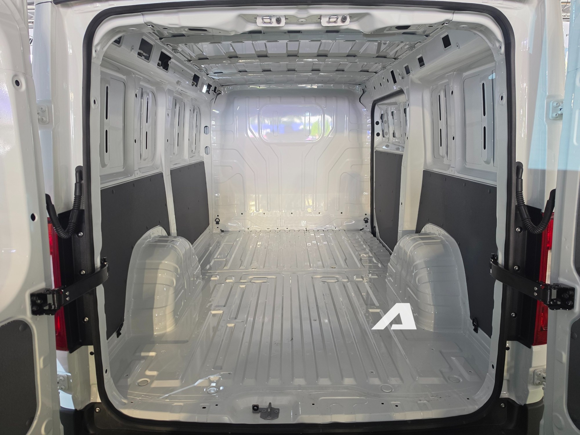 Foton eView Connect: Van điện tầm 270 km thách thức Kim Long GK48EV