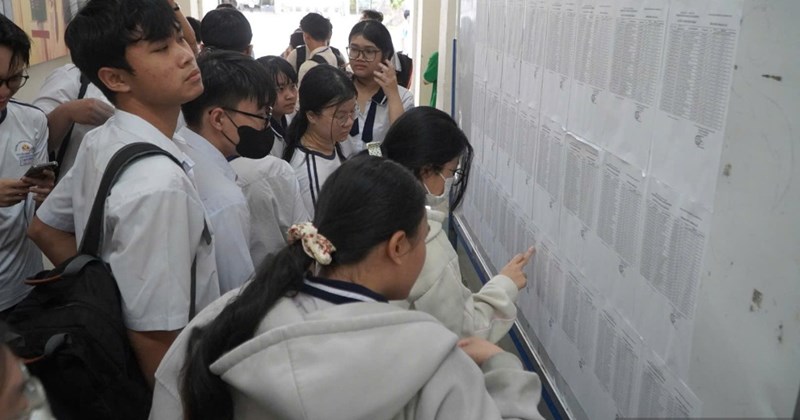 Điểm chuẩn đại học 2026 giảm sâu: Cơ hội và cái bẫy mới cho thí sinh