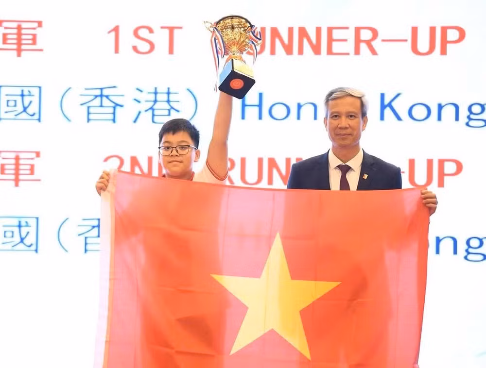 Từ tình yêu Toán học của cha mẹ đến Cúp vô địch AIMO