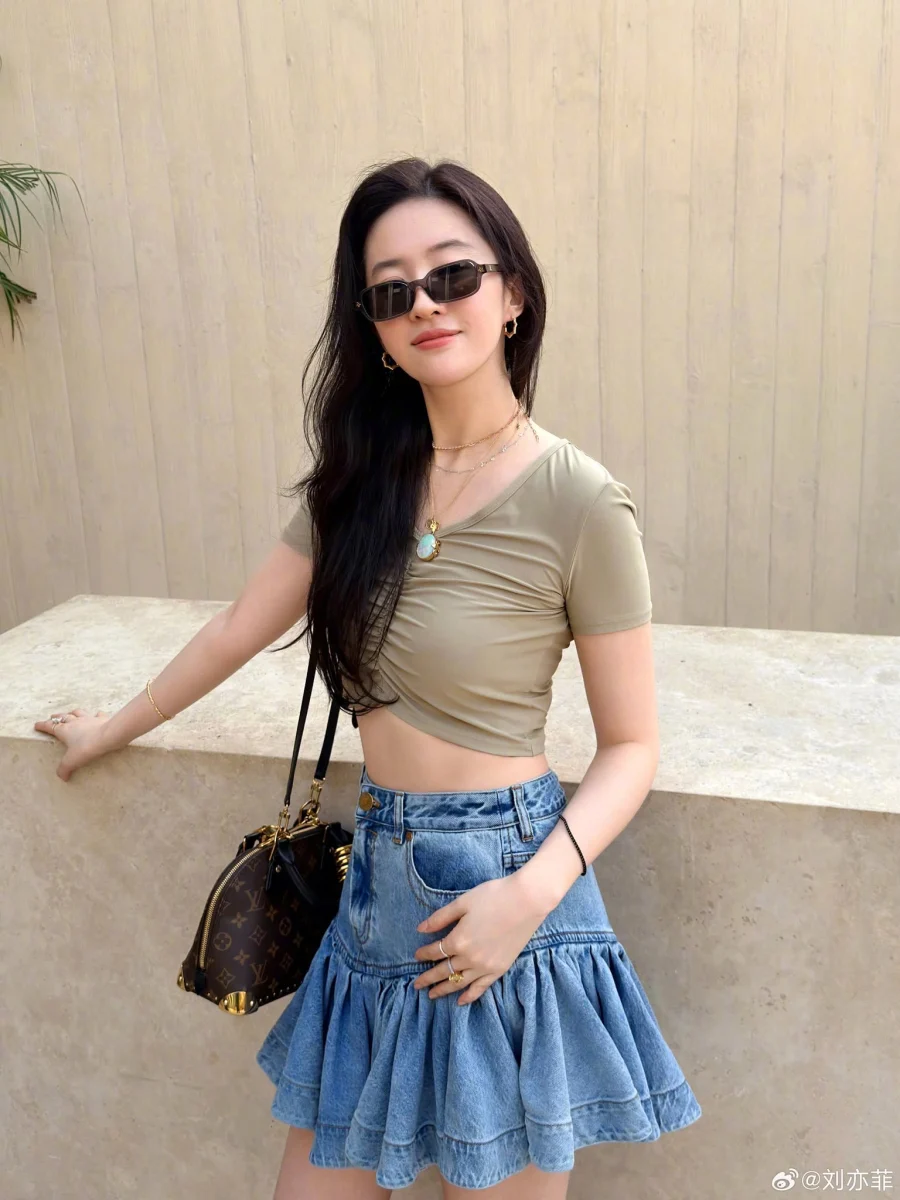 Công thức mặc đẹp mùa hè từ phong cách sao quốc tế