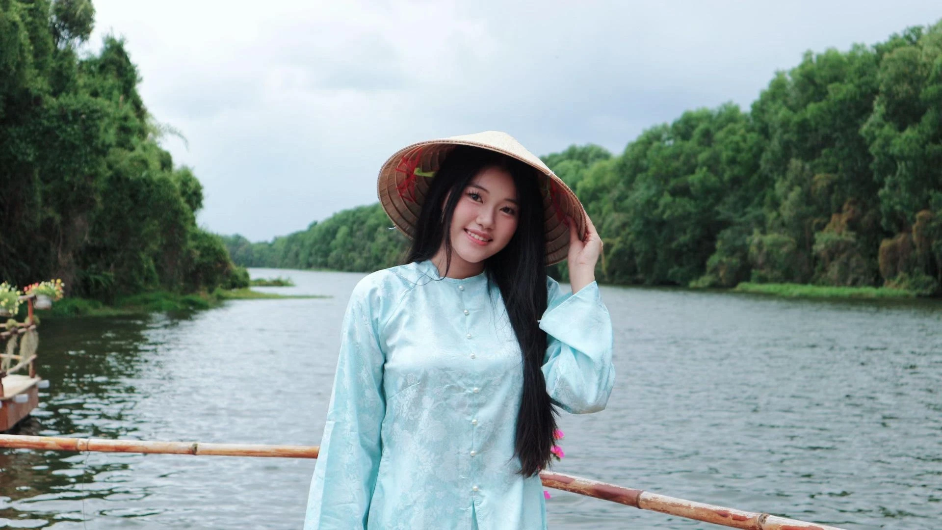 Du thuyền giá rẻ Mekong: ca nô Vĩnh Hy và xuồng ba lá Đồng Tháp Mười