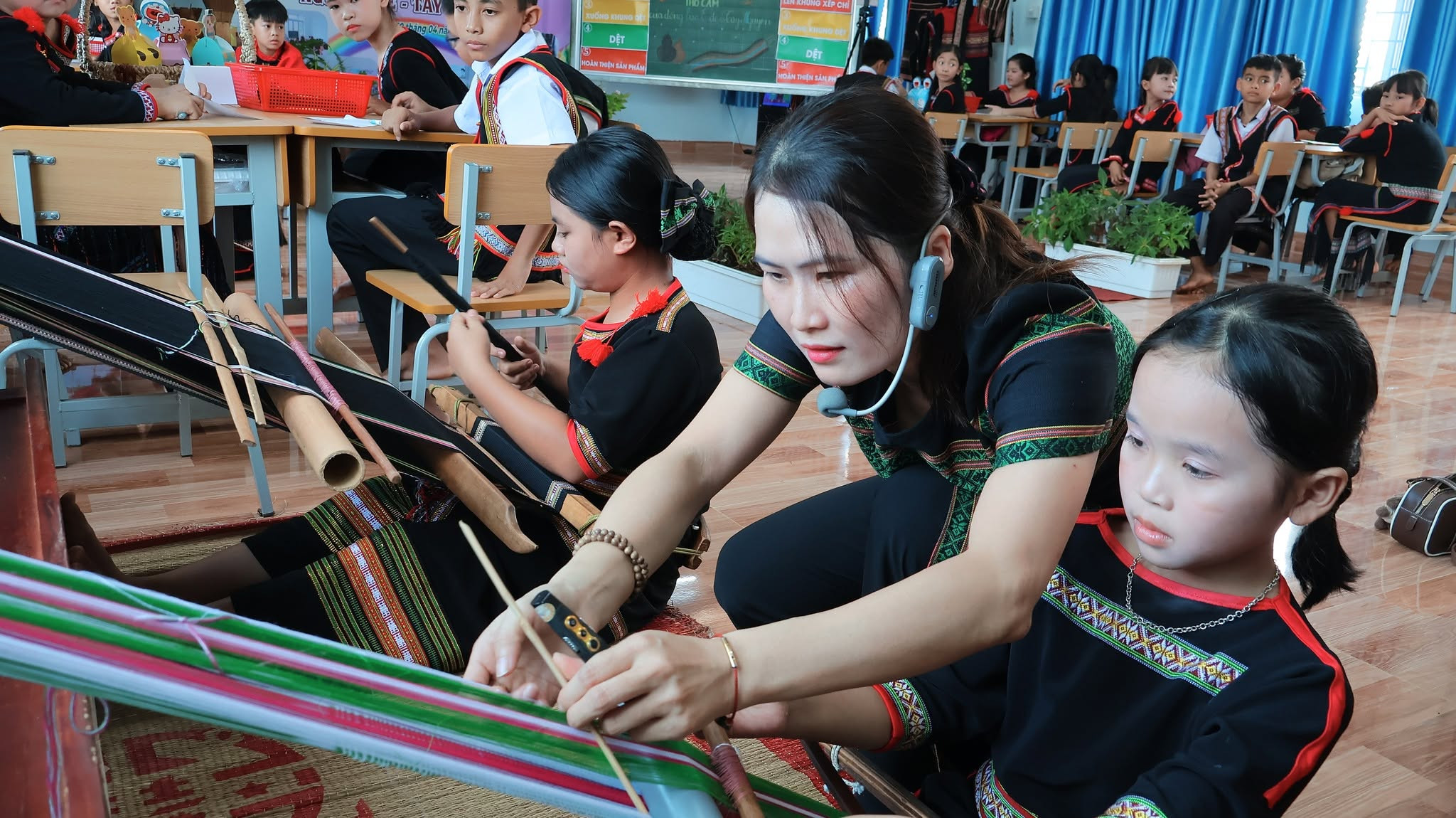Bảo tồn văn hóa dân tộc thiểu số trong lớp học: Từ tiếng cồng chiêng đến chương trình tập huấn toàn quốc