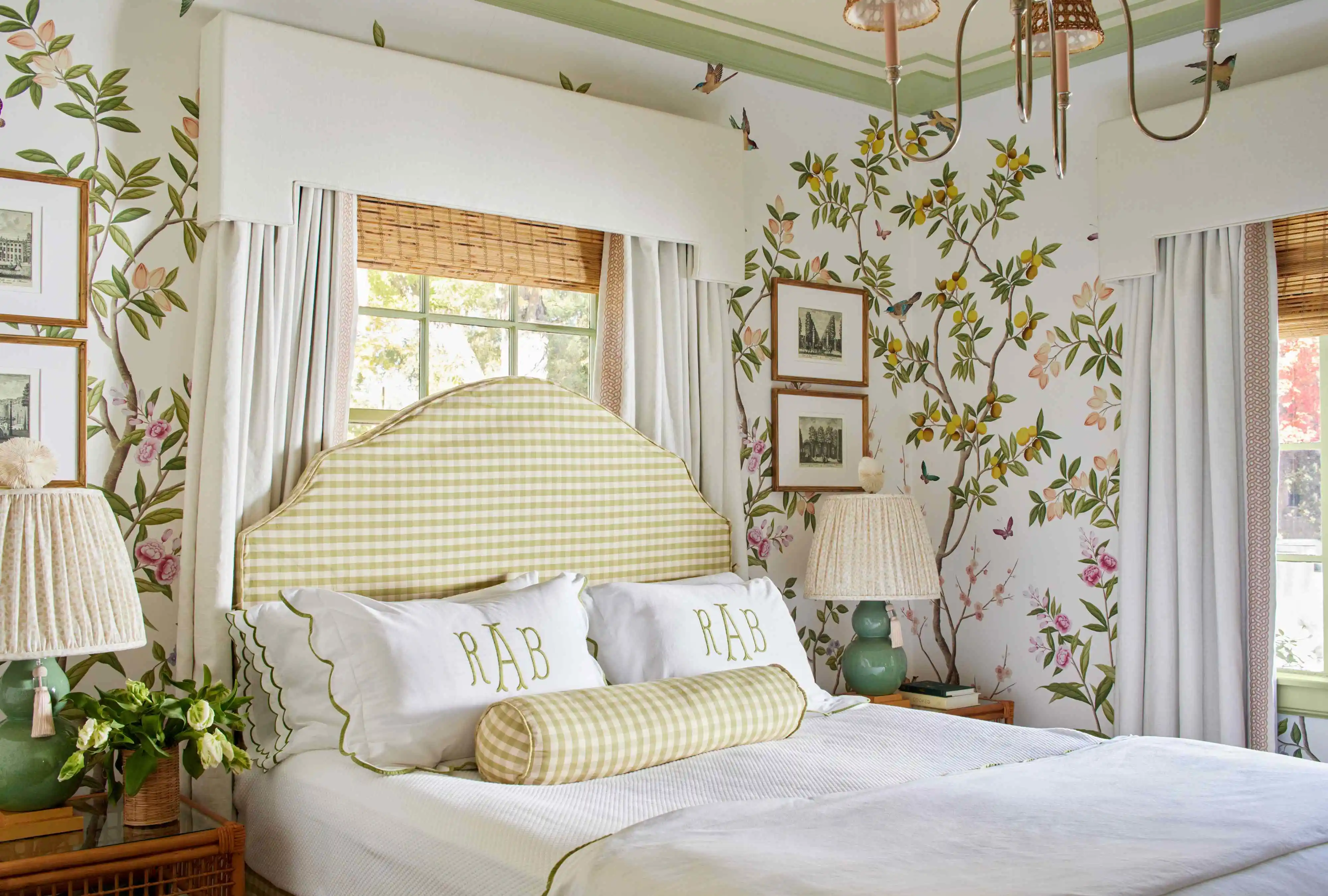 The Complete Guide to Choosing Paint Colors That Work With Your Home’s Lighting
