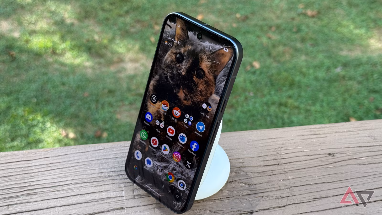 Google PixelSnap Magnetic Charger Stand Gets First 50% Discount