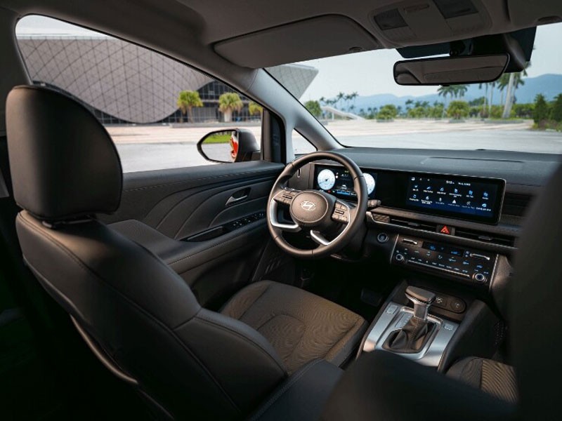 Hyundai Stargazer giảm giá sốc và Custin: MPV 7 chỗ nào đáng mua?