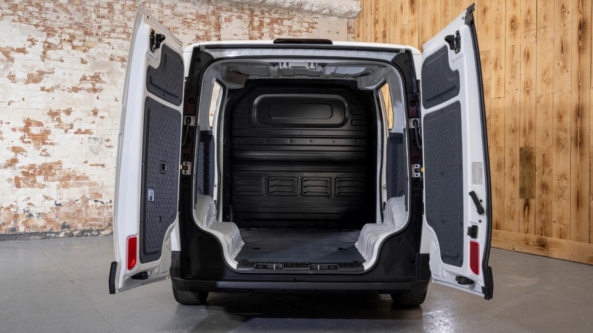 Xe van điện giá dưới 1 tỷ: Kia PV5 Cargo đấu Foton eView Connect