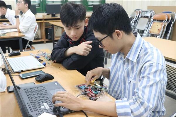 Tiêu chí xét học bổng Chính phủ thay đổi: Cơ hội và thách thức cho tốp 30%