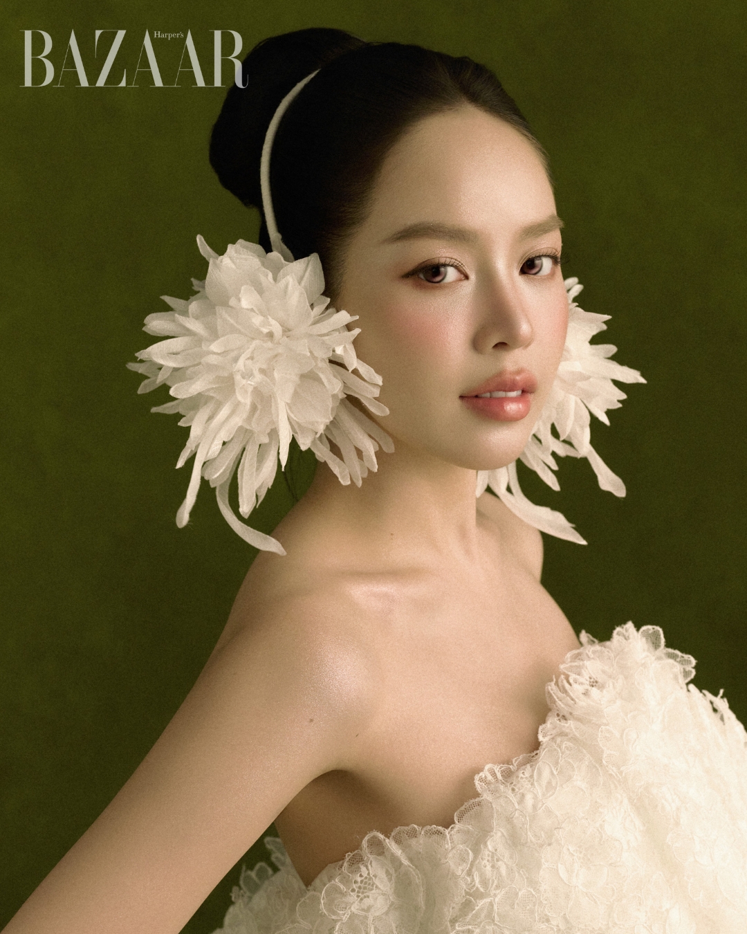 Bộ sưu tập váy cưới LOVE No.6 của Lê Thanh Hòa: ánh trăng nâng niu nàng dâu