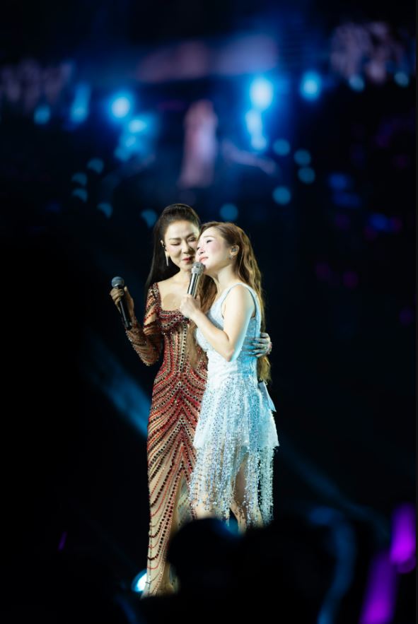 Thu Minh bất ngờ xuất hiện tại concert Phao Cứu Sinh: Khoảnh khắc hóa giải 14 năm im lặng