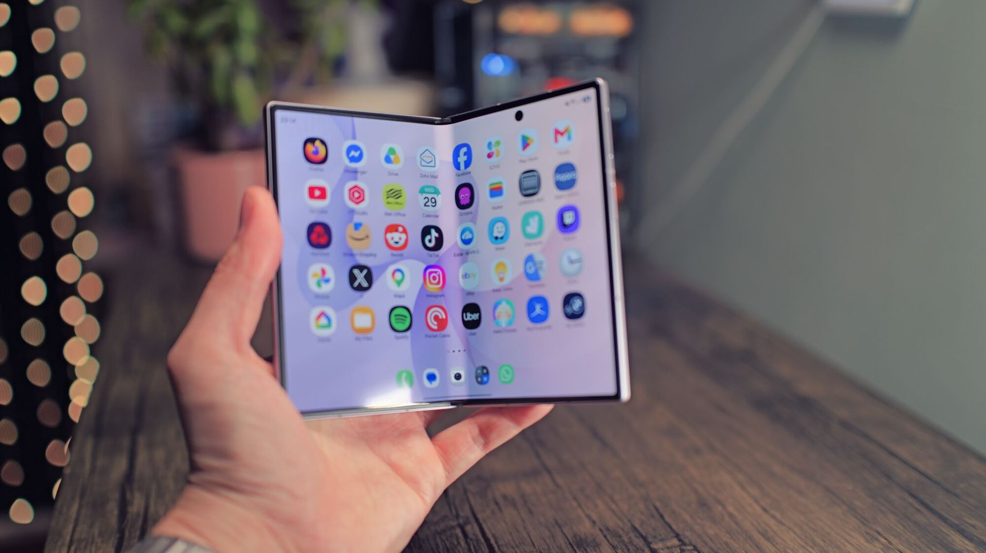 Galaxy Z Fold 8 review: điện thoại gập nhỏ gọn đáng mua nhất hiện nay?