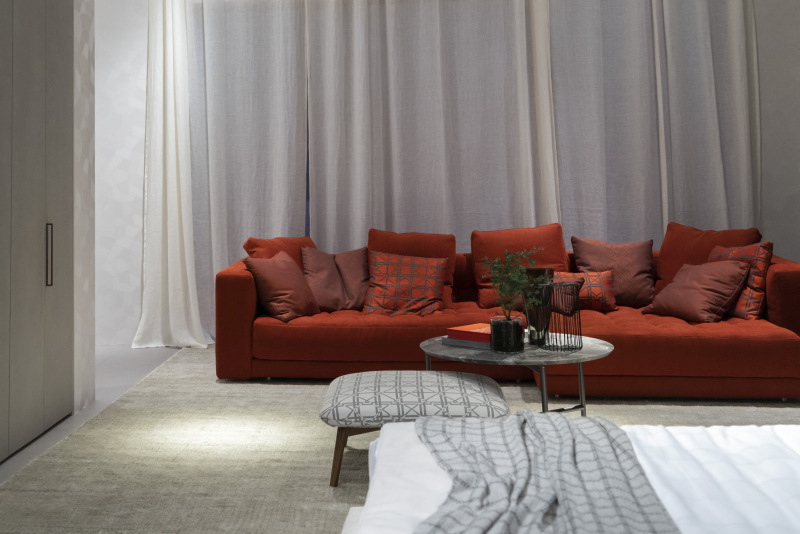 Why Designers Are Abandoning Wall Color for Neutral Backdrops