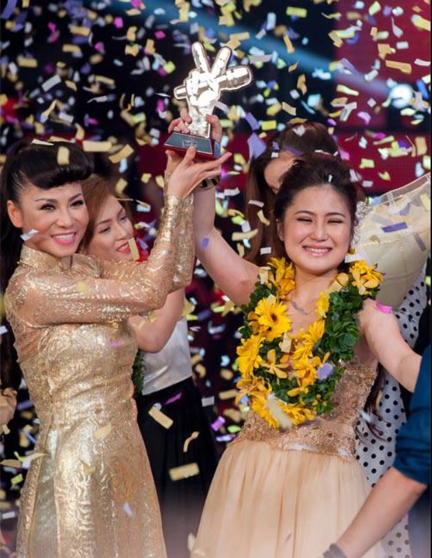 13 năm im lặng khép lại: Thu Minh – Hương Tràm ôm nhau, nói hết trên sân khấu