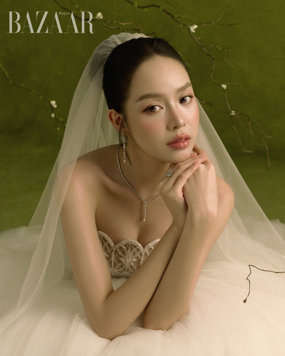 Bộ sưu tập váy cưới LOVE No.6 của Lê Thanh Hòa: ánh trăng nâng niu nàng dâu