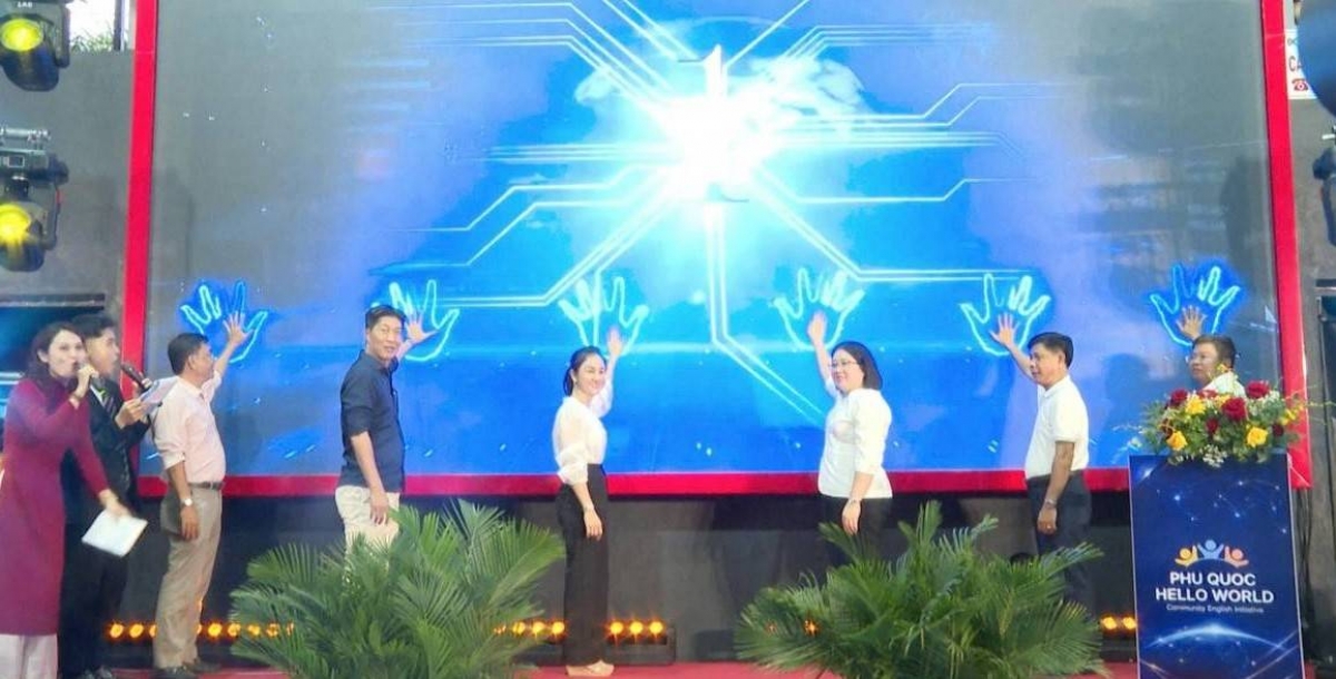 Phú Quốc dạy tiếng Anh cộng đồng để đón APEC