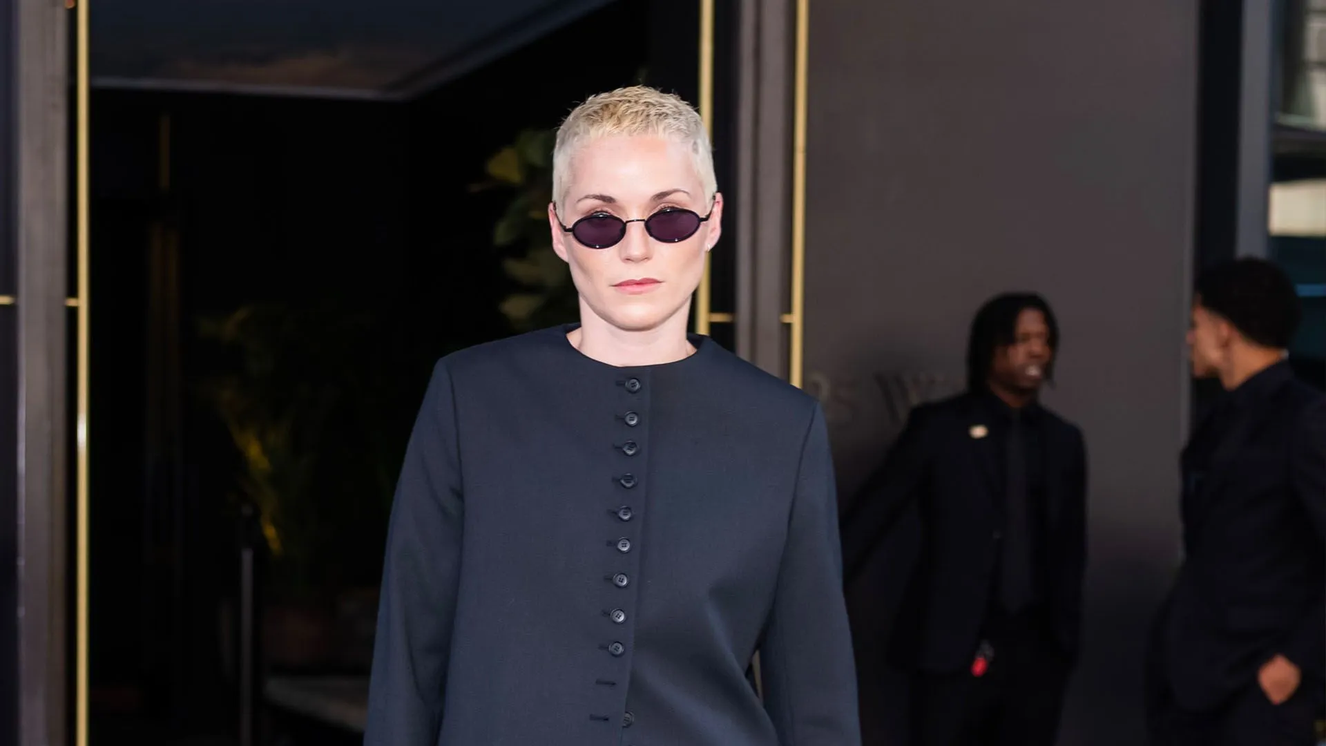 Why Fashion Insiders Are Wearing Blazers With Jeans Now