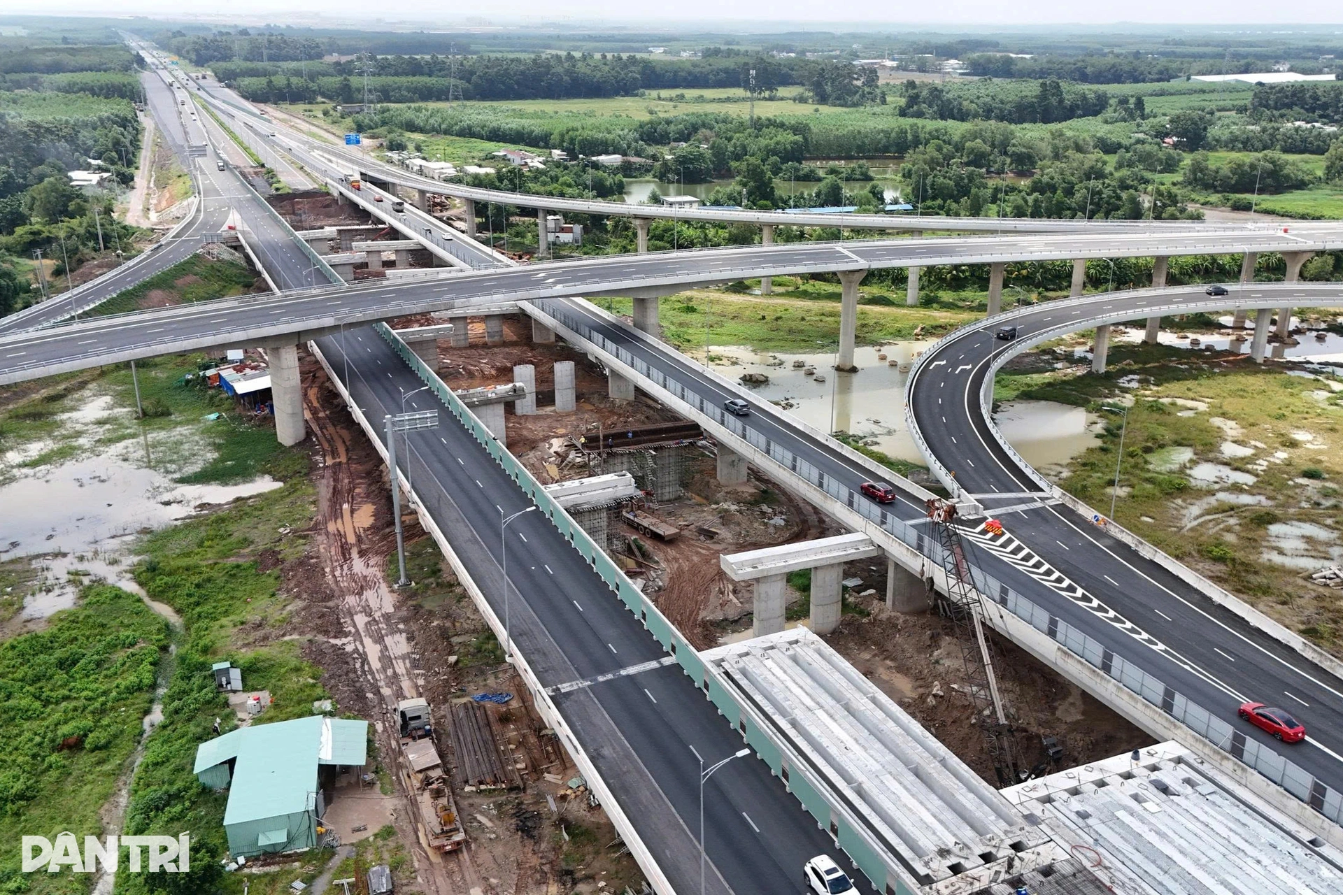 Cao tốc TP.HCM – Long Thành mở rộng: nước rút thảm nhựa, về đích cuối năm?