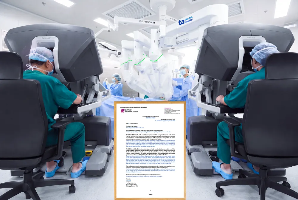 Hai bác sĩ điều khiển một robot: bước ngoặt trong phẫu thuật ung thư phức tạp