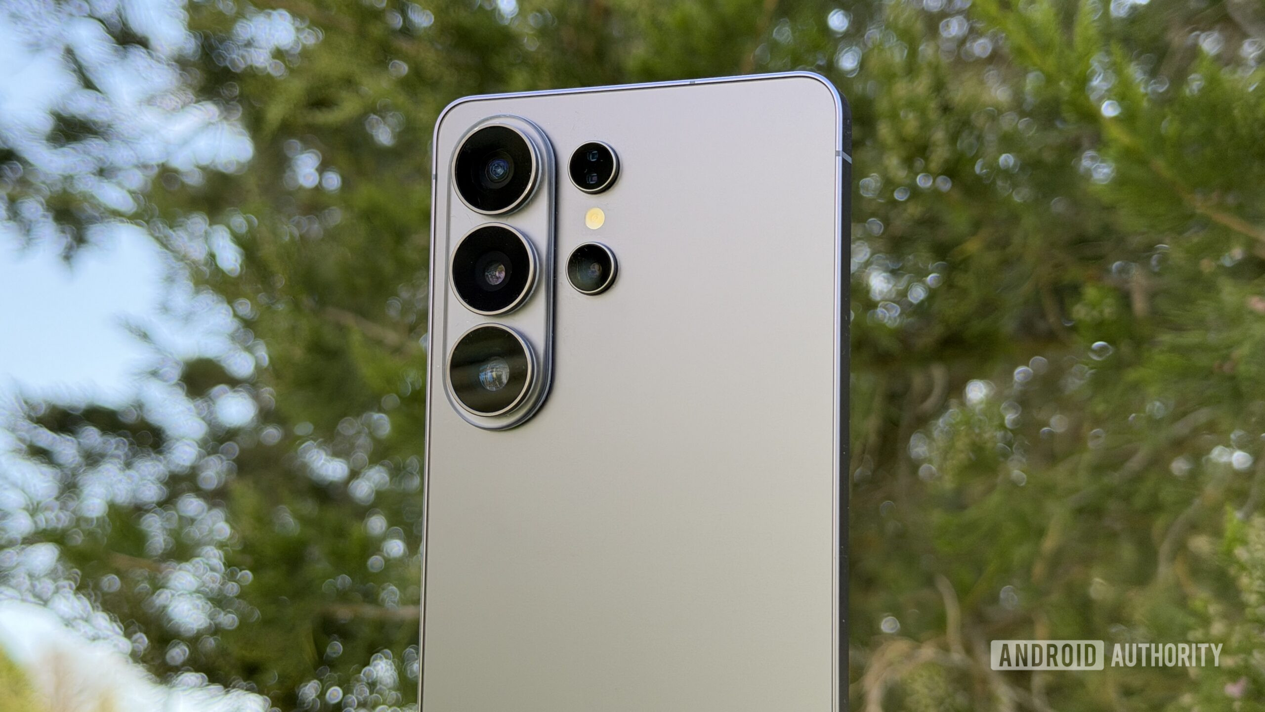 Samsung’s ISOCELL HPC DeepPix Sensor Is a 200MP Leap Samsung Might Skip
