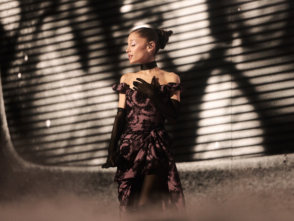 Ariana Grande tạm ngưng sau Eternal Sunshine Tour: quyết định dũng cảm hay cú sốc cho fan?