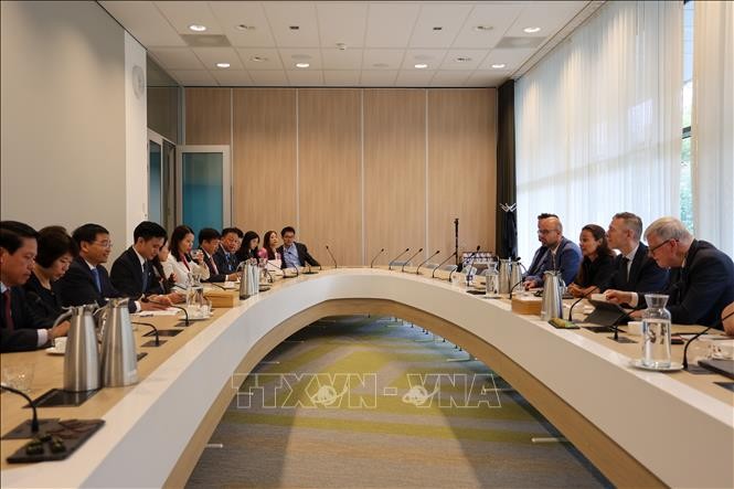 Việt Nam – Hà Lan bắt tay nâng tầm thị trường chứng khoán