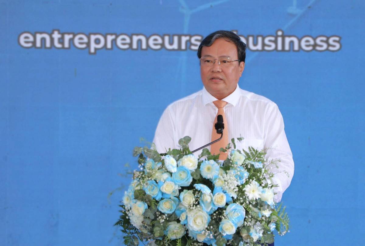 Việt Nam tăng tốc xây dựng hai nhà máy điện mặt trời quy mô lớn