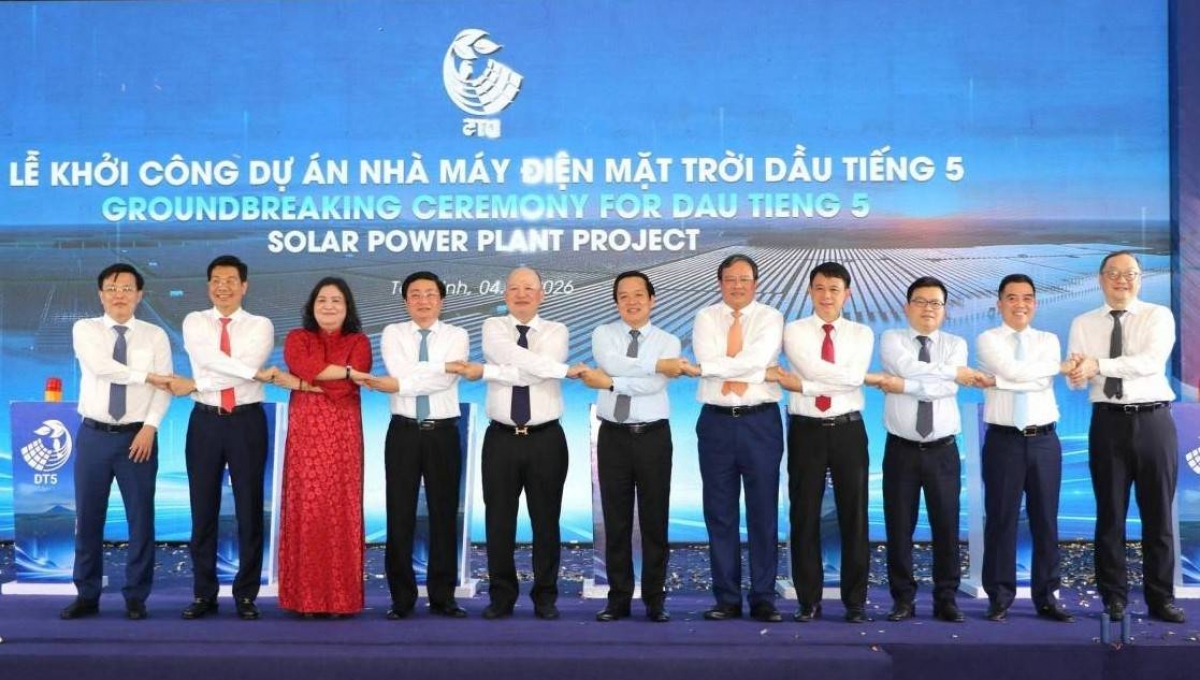 Việt Nam tăng tốc xây dựng hai nhà máy điện mặt trời quy mô lớn