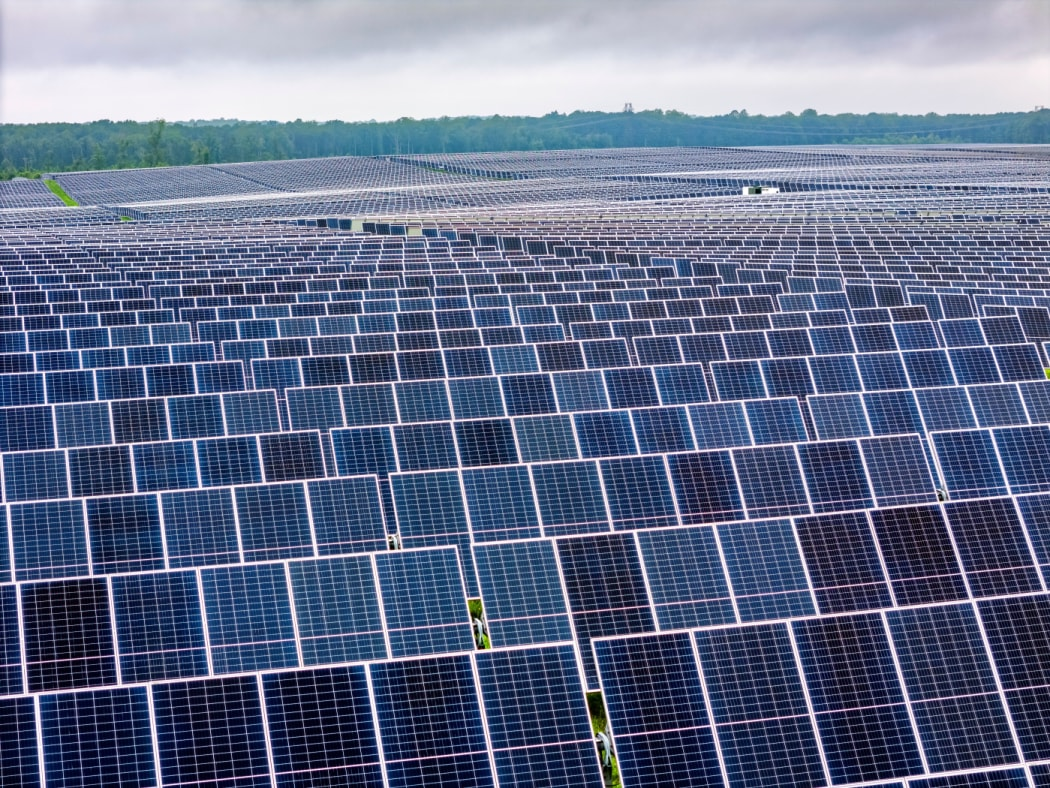 Thuế 15% với polysilicon: cơ hội sản xuất nội địa hay cú sốc cho năng lượng sạch?