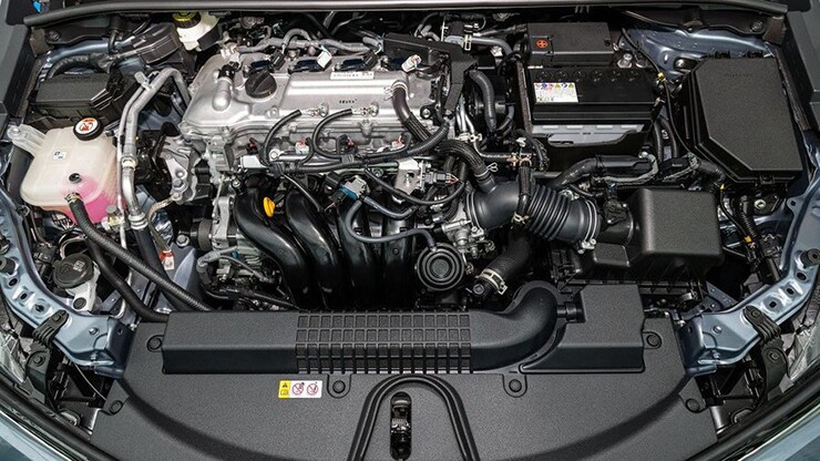 Toyota Corolla Altis: nên chọn bản Hybrid hay xăng thường?