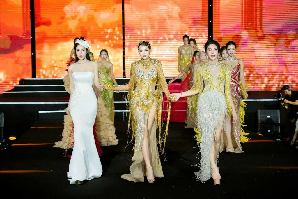 Hoa hậu Nomi Thảo Nguyễn làm vedette cho MPT Design tại Global Fashion Week All Stars