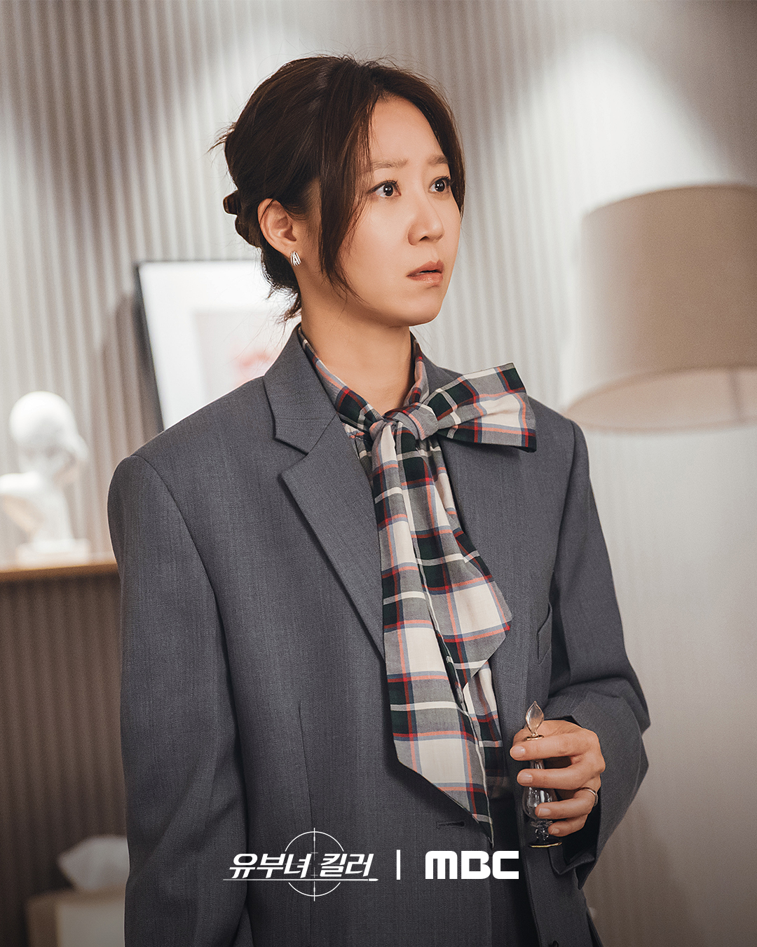 Kong Hyo-jin và nhân vật mẹ lạnh lùng hai mặt trong A Bona Fide Killer