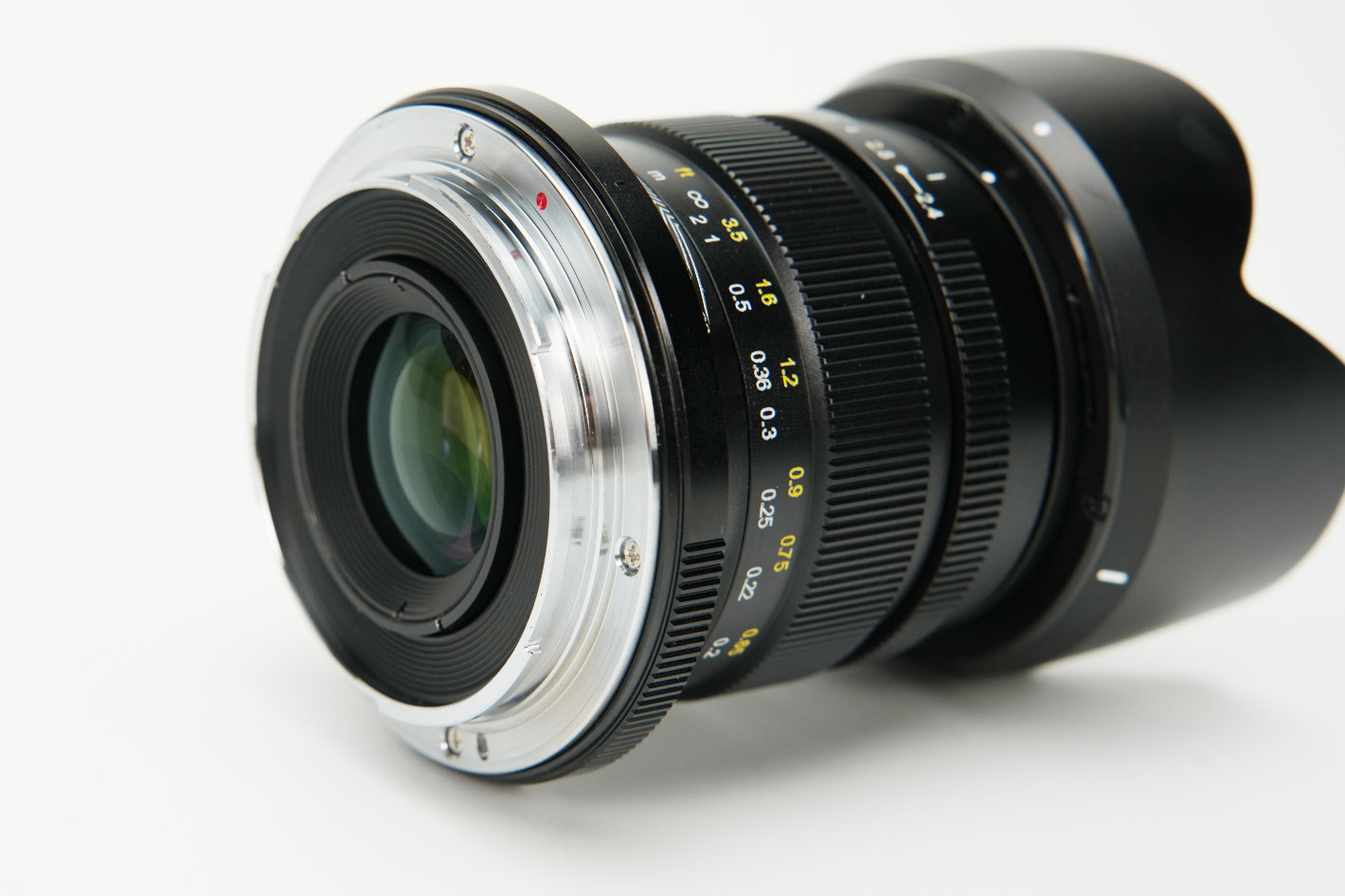 Zhong Yi Pittura 30mm f/2.4 Makes Fast Medium Format Wide-Angle Attainable