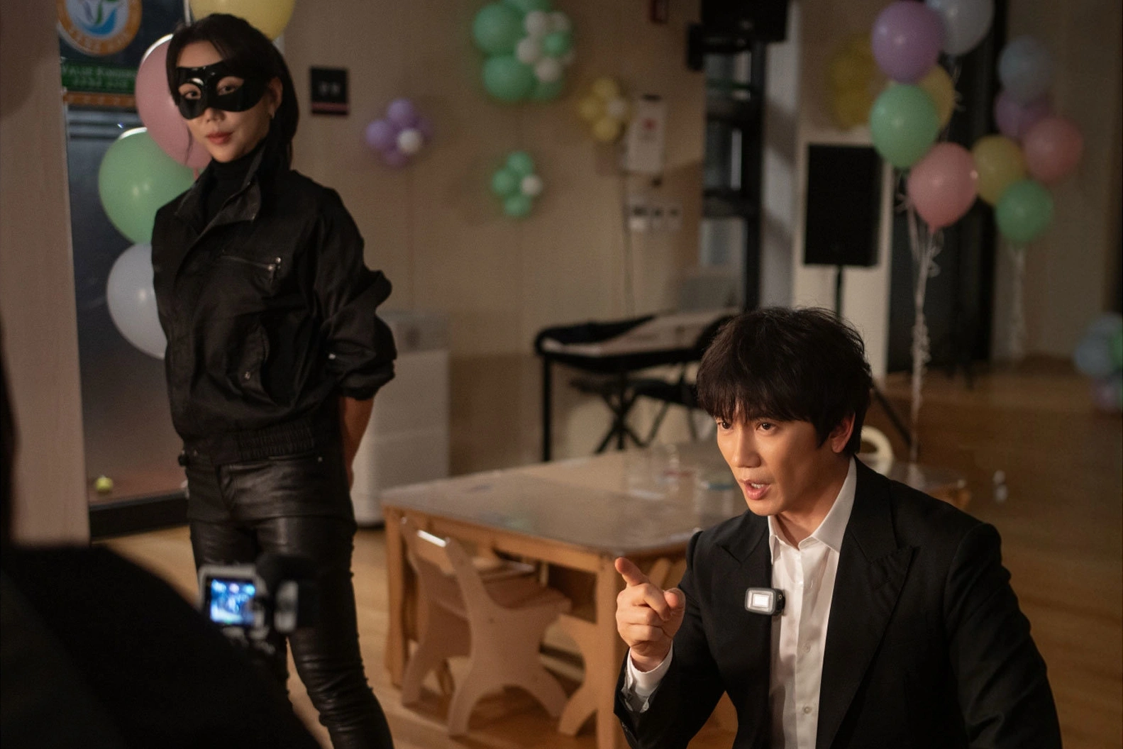 Ji Sung’s Apartment Job Campaign Implodes as Fake Marriage Cracks