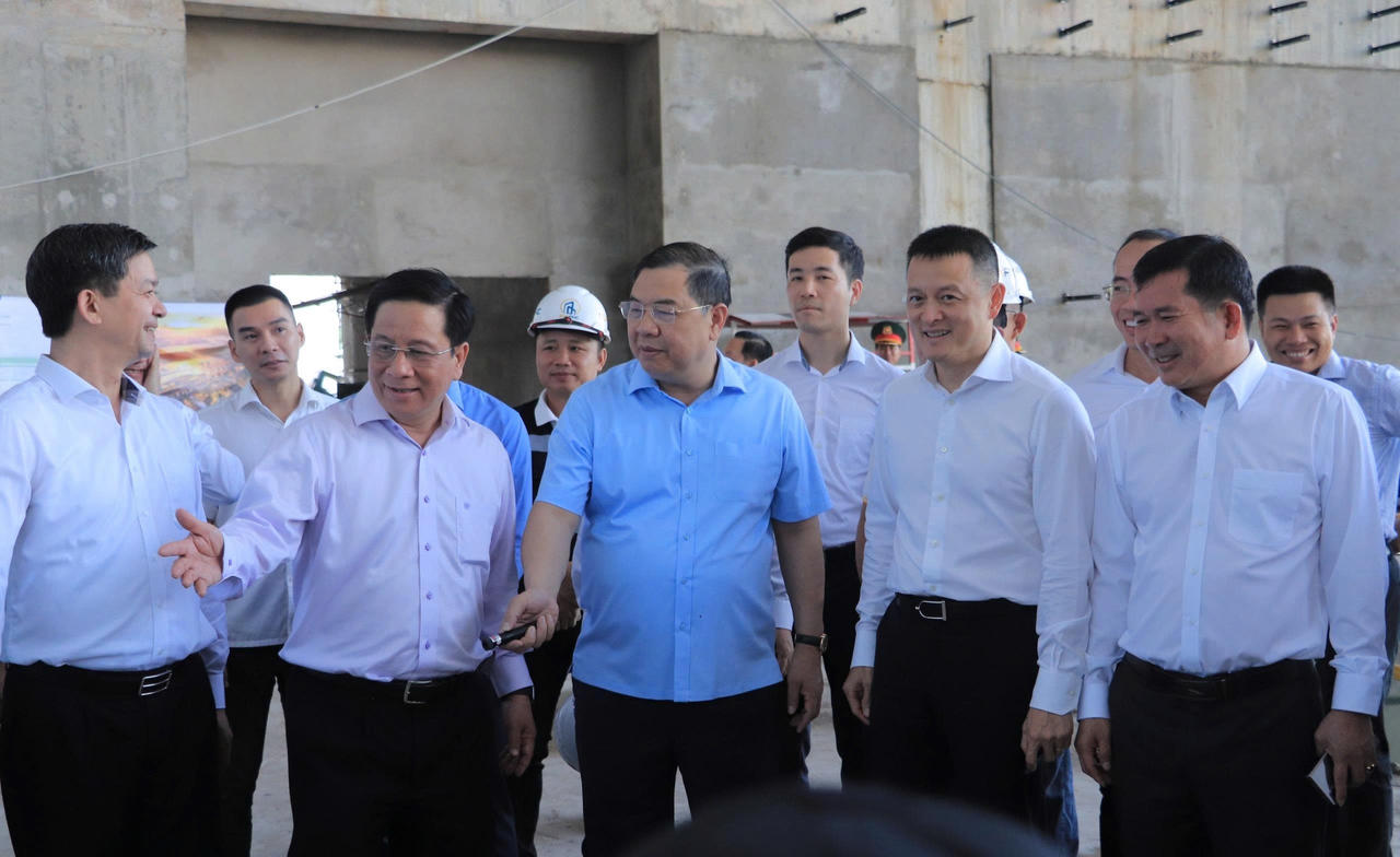 Phó Thủ tướng kiểm tra công trình APEC: Phú Quốc và An Giang chạy đua tiến độ
