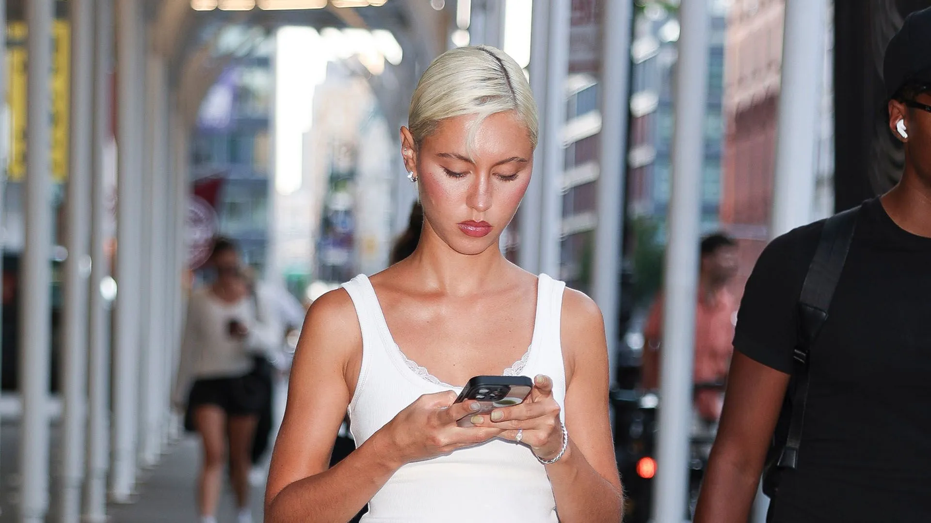 Beyond White Sneakers: Neutral Shoe Colors That Elevate White Jeans
