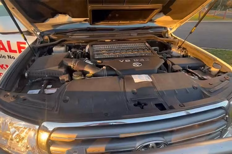 Toyota Land Cruiser V8 gần 1 triệu km: tuổi thọ động cơ là chuyện “tay” tài xế