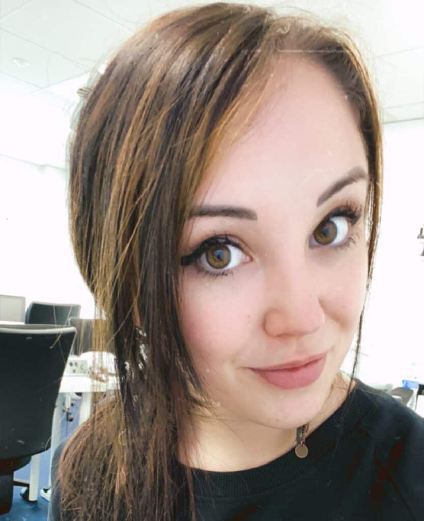 Master Chrome Nail Application at Home Like a Pro