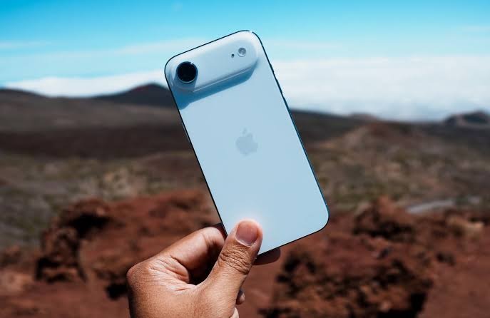 iPhone 17e vs iPhone 17: Chọn khôn khi giá đã cực êm