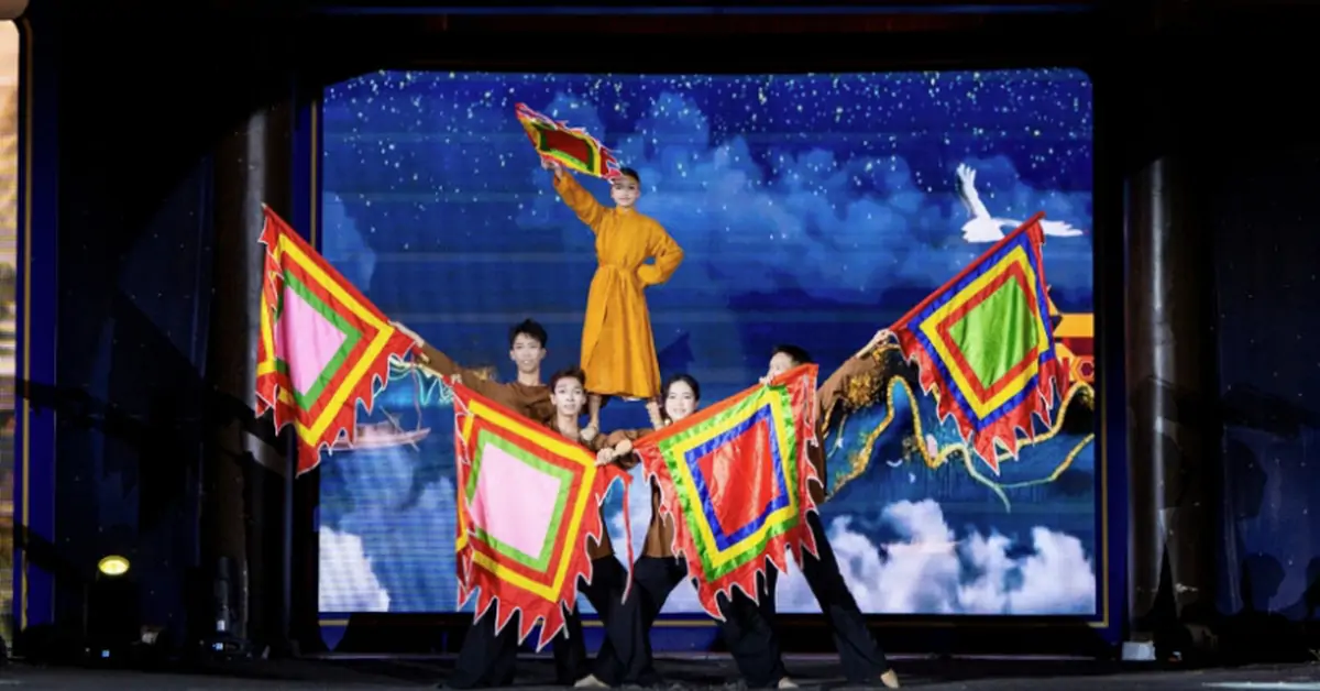 Vietnam Iconic Runway Season 10: 150 mẫu nhí chắp cánh tinh hoa giữa phố cổ Hoa Lư