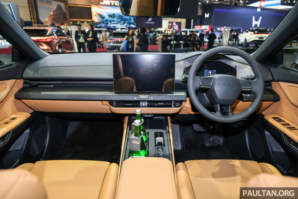 Lexus ES thế hệ mới: sedan hạng sang điện mở đường vào Việt Nam