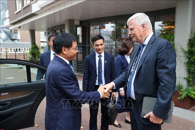 Việt Nam – Hà Lan bắt tay nâng tầm thị trường chứng khoán